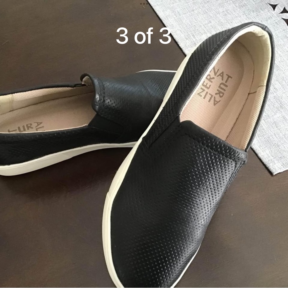 Naturalizer ladies leather slip on shoes